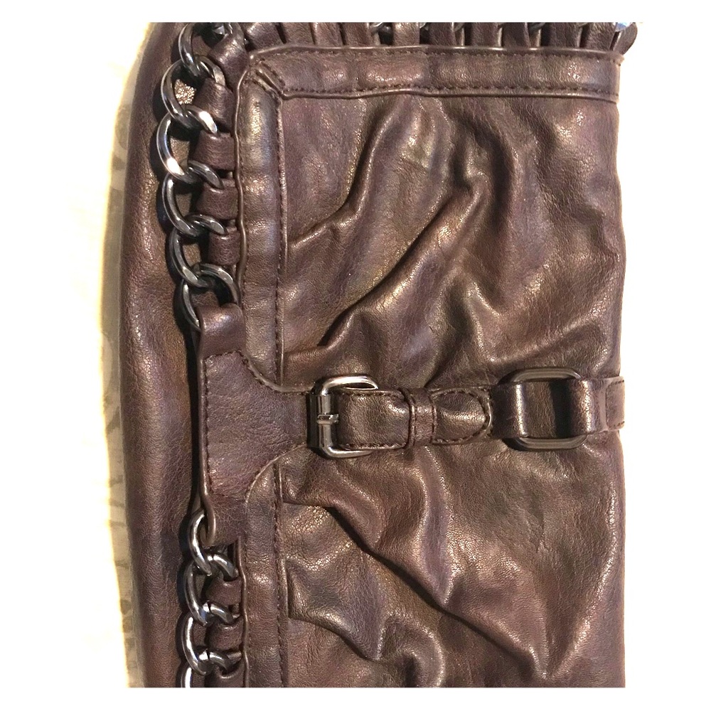 Oversized clutch with detachable strap